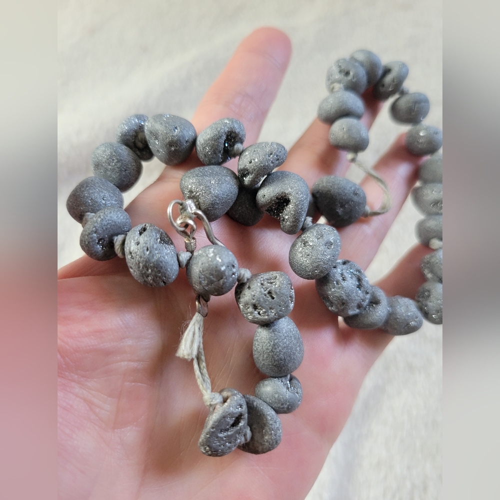 VTG Gray Geode Lava Rock Druzy Agate Raw Bead Hand Knotted Necklace - Picture 6 of 9